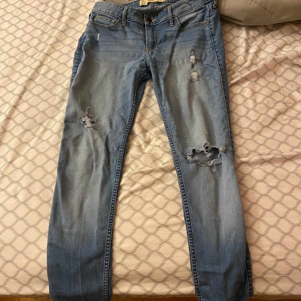 Ripped Hollister Jeans 🖤